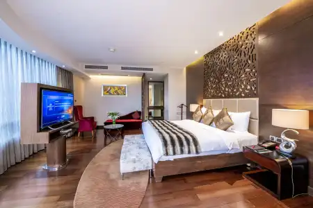 Crowne Plaza Shanghai by IHG - 2