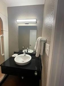 Motel 6 Bakersfield, CA - South - 25