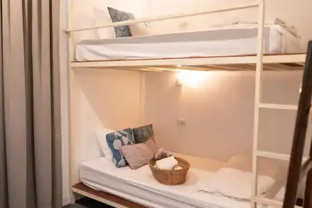 Oon Poshtel - 29