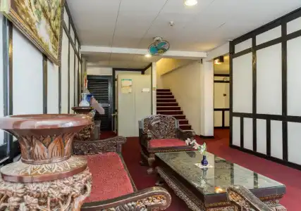 Sloane Court - 7
