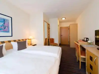 ACHAT Dresden Elbufer - 60