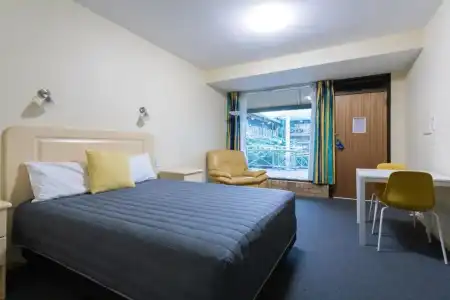 Mayfair Plaza Motel - 85