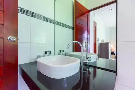 Rossarin Sea View Patong - 26