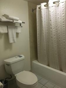 Van Ness Inn - 45