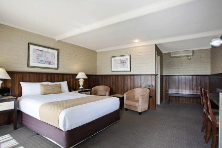 Comfort Inn On Raglan - 5