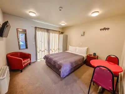 Bealey Avenue Motel - 1