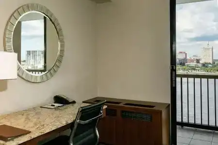 DoubleTree by Hilton Jacksonville Riverfront - 41