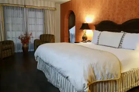Ramada & Conference Center by Wyndham Las Cruces - 12