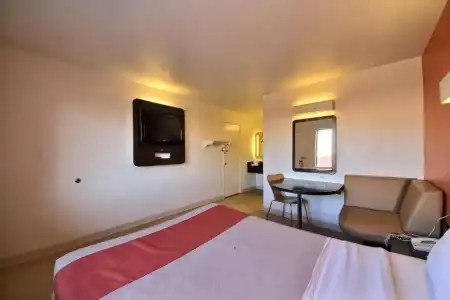 Motel 6 Laredo, TX - South - 33