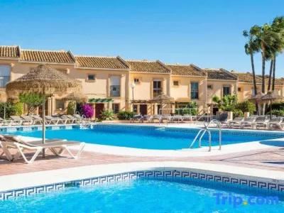 Resort Ramada & Suites by Wyndham Costa del Sol - 77