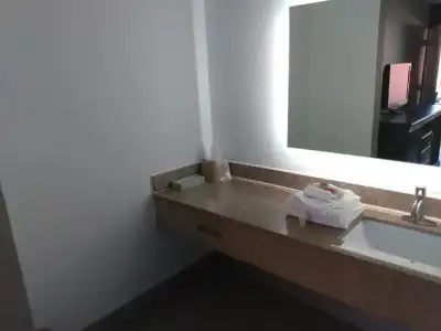 Gateway Inn Savannah - 7