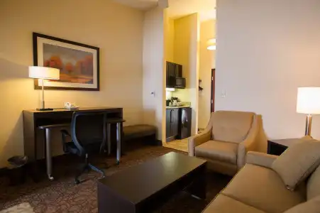 Holiday Inn Express & Suites Topeka West I-70 Wanamaker by IHG - 41