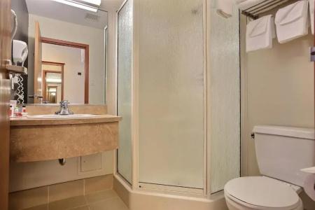 Super 8 by Wyndham Trois-Rivieres - 58