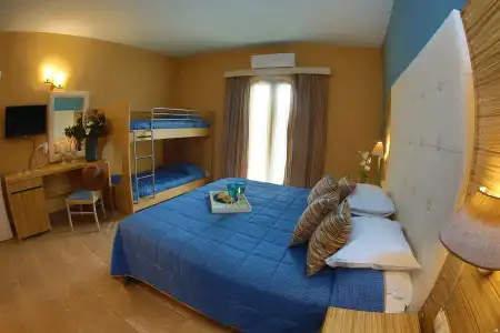 Dolphin Bay Seaside Resort & Suites - 2