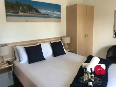 Ocean Breeze Motel - 2
