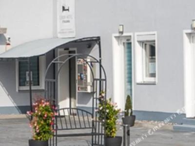 Sunny Straubing - 32