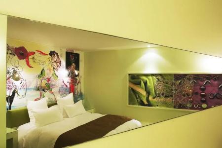 Hôtel du Petit Moulin, Haute Couture by Lacroix - 113