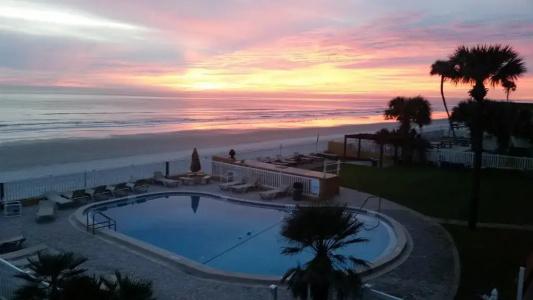 Driftwood Beach Motel - 20