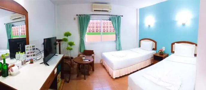 J Holiday Inn - 46