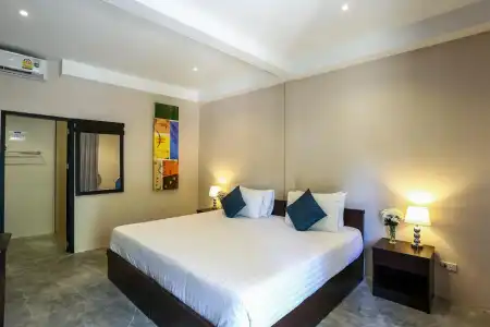 Naiharn Beach Resort - 3