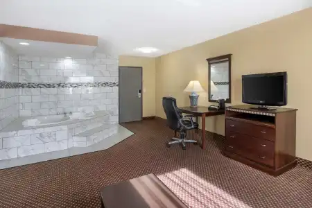 Quality Inn & Suites Bloomington University Area - 46