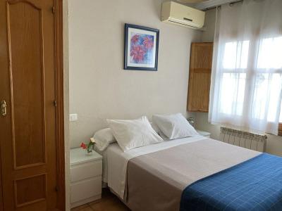 Hostal Moscatel - 1
