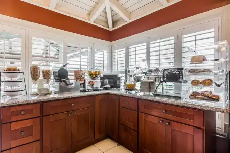 Clarion Collection Wilkie's Inn Pacific Grove - Monterey - 11