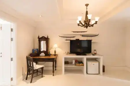 At Niman Conceptual Home - 87