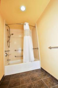 Hampton Inn & Suites Louisville East - 43