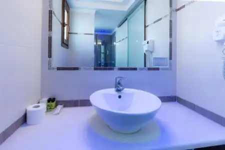 Amerisa Suites & Villa - 8