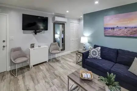 May-Dee Suites - 27