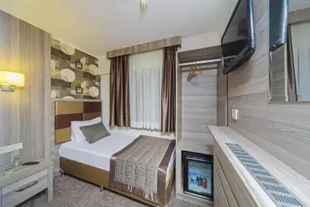 Pera Arya - 72