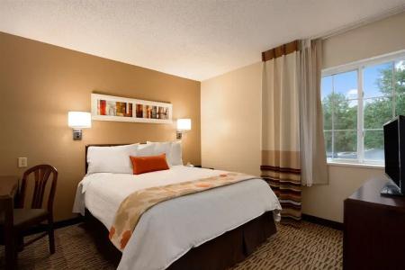 Hawthorn Suites by Wyndham Greensboro - 3
