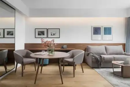 & Restaurant Milan - 30