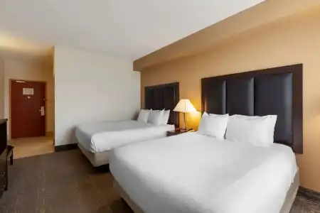 Best Western Plus Burlington Inn & Suites - 35