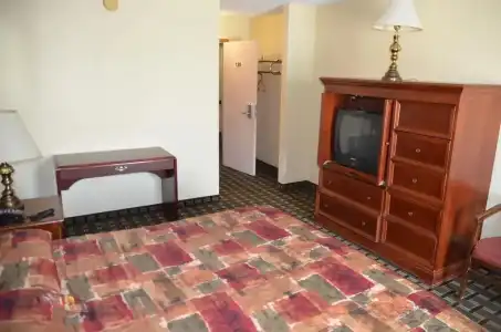 Real Value Inn - 5