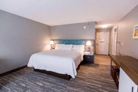 Hampton Inn Bismarck - 56