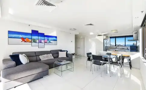 Surfers Century Oceanside Apartments - 2