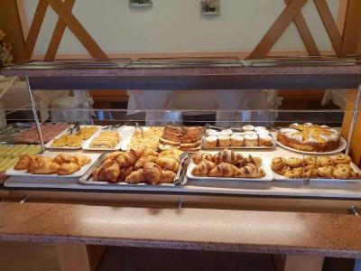 Belvedere & Paradise Club Center - 10