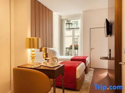 The 7, Suites, Studios & Apartments - 32