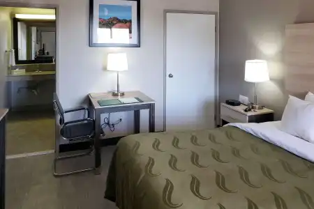 Quality Inn Airport East - 4