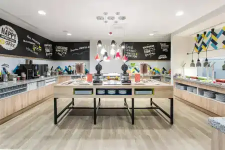 Hampton by Hilton Oliwa - 9