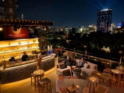 Happy Life Grand & Sky Bar - 85