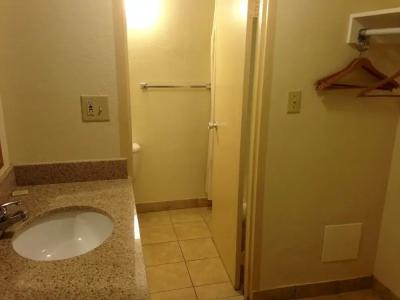 Diamond Inn and Suites - 24