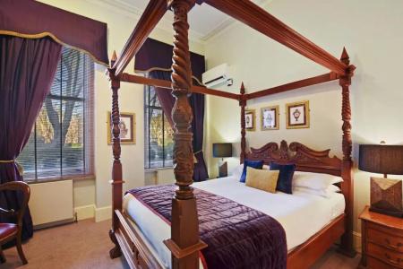 Twenty Nevern Square - 106