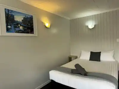 Kensington Motel - 43