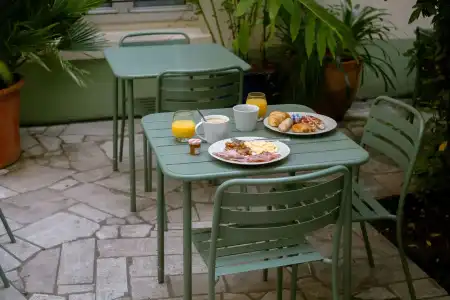 Hôtel Kyriad Paris 10 — Canal Saint Martin-République - 10