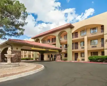 Quality Inn Airport East - 16
