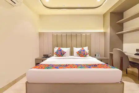FabElite Park Inn - 29