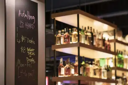Moxy Chicago Downtown - 10